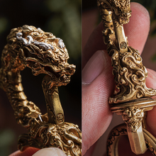Rennto – drachenförmiger Schlüsselanhänger aus Brass