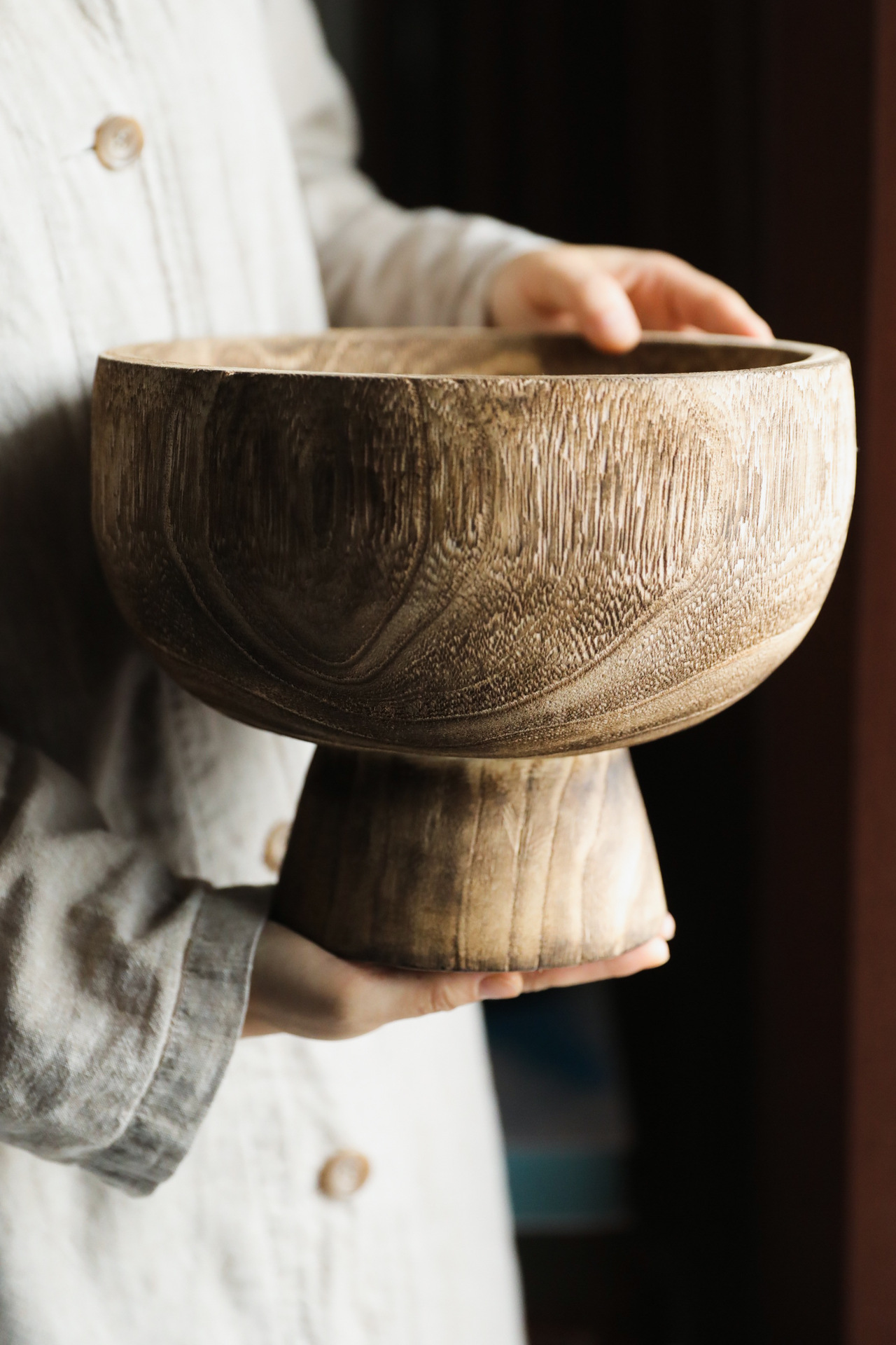Ratari – elegante Schale aus Vollholz im Wabi-Sabi Stil