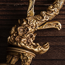 Rennto – drachenförmiger Schlüsselanhänger aus Brass