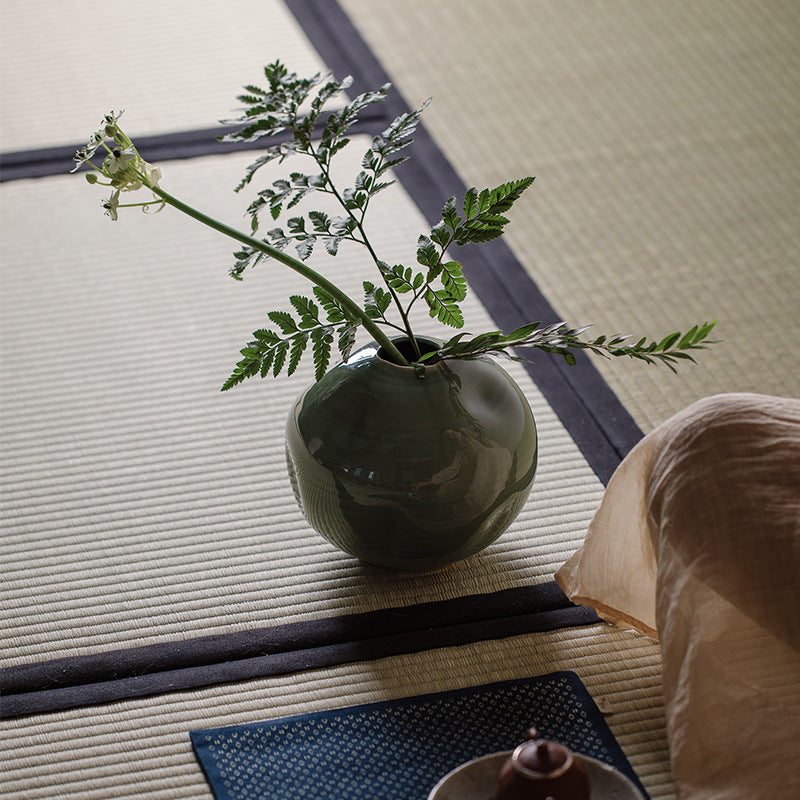 Atama – runde Vase mit Celadon Glasur