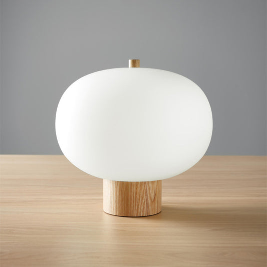 Mimeji – minimalistische Beistelllampe aus Milchglas