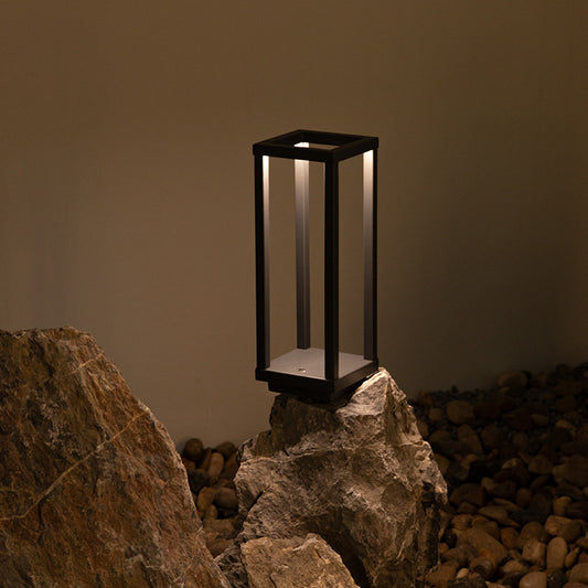 Mono – kubistisch reduzierte LED-Tischlampe