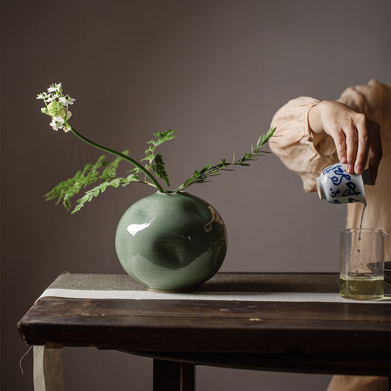 Atama – runde Vase mit Celadon Glasur